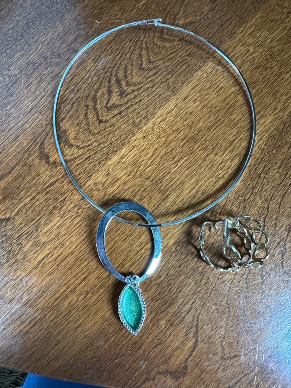 Sarah Coventry Green Marquise pendant on silver tone Collar Necklace